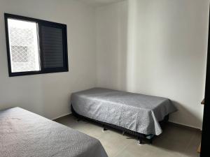 lindo apartamento martim de sá 2 dormitórios pé na areia 22 C gicelia