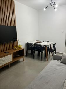 lindo apartamento martim de sá 2 dormitórios pé na areia 22 C gicelia