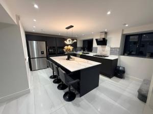 Luxury home 5 bedroom 3 bathroom games room parking