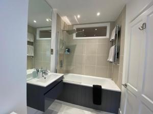 Elegant Garden Flat with Private Entrance