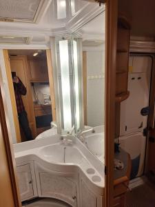 Proboost Arctic Center Cosy Caravan