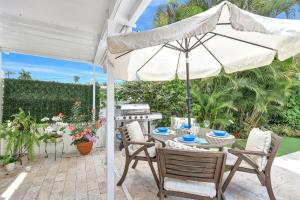 Private Oasis Heated Pool near beach, BBQ, Pets ok