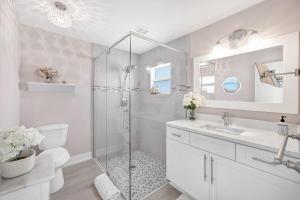 Private Oasis Heated Pool near beach, BBQ, Pets ok