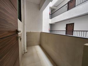 Central Candolim 1BHK Apartment Bright Living, TV & Kitchenette