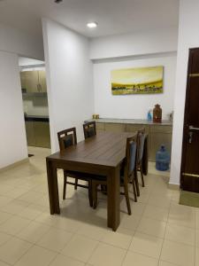 Semi Luxury Apartment in the heart of CMB