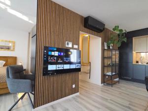 7thHeaven centre suite FREE PARKING in the building