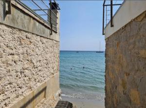 La petite maison près de la mer, avec jardin et parking