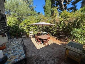 La petite maison près de la mer, avec jardin et parking