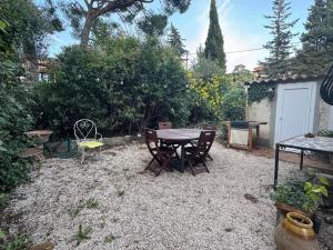 La petite maison près de la mer, avec jardin et parking
