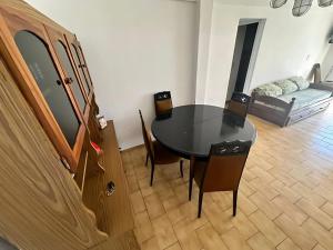 Amplio Departamento en Pleno Corazón de Mar de Ajo 2 Dormitorios a una cuadra de la Playa y a 2 de la Peatonal