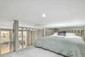 Well Appointed Garden Condo in Kensington Olympia