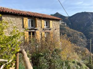 Maison Lantosque 4 personnes face montagne