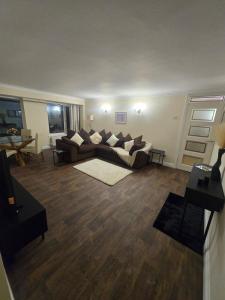 Apartment on De Parys Avenue, Bedford