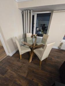 Apartment on De Parys Avenue, Bedford