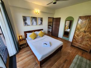 Candolim 2BHK Apartment with Mangrove View & Pool - Ideal for Families and Groups