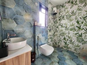 Candolim 2BHK Apartment with Mangrove View & Pool - Ideal for Families and Groups