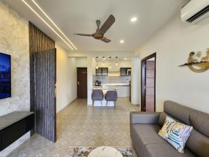 Ultra Luxe 2BHK Nature View Apartment with Pool & Kitchen - Ideal for Families and Groups
