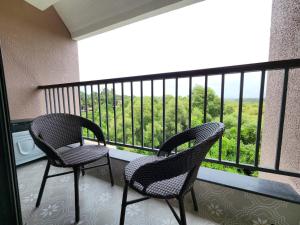 Ultra Luxe 2BHK Nature View Apartment with Pool & Kitchen - Ideal for Families and Groups