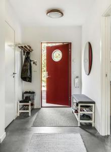 Newly Built Architect-Designed House By The Sea