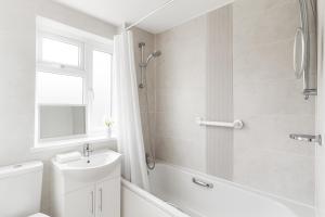 3 Bedroom Cozy House-Short and Long Stay