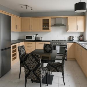 3 Bedroom Cozy House-Short and Long Stay