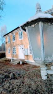 Historisches Schwedenhaus, 25m zum Wasser im Garten, ideal zum Angeln, 8 Personen