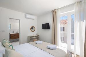 Luxury Villa Mila for 8 Persons, Free Parking, 800 m from center of Supetar