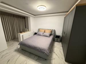 City Hall Deluxe Studio