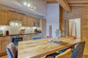 Appartement LE BUET skis aux pieds, piscine & Spa