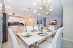 3131-202JQ STOREY LAKE, CONDO 22 LAKE VIEW