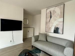 Elegant and Charm Superior Suite Yorkville Toronto