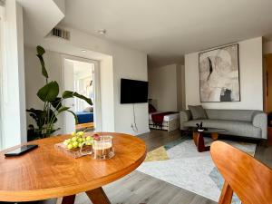 Elegant and Charm Superior Suite Yorkville Toronto