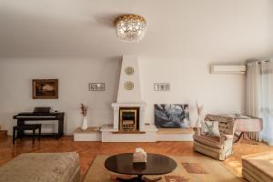 The White Coconut Stay