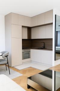 White Lounge Haustor