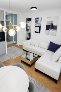 White Lounge Haustor