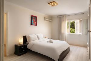 The White Coconut Stay