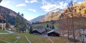 Big studio, just renovated, great views, with free parking