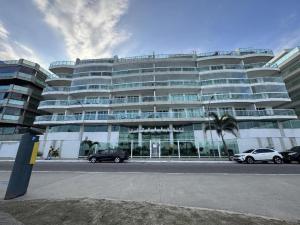 Encanto das Águas 106 - Apto Beira Mar Pé na Areia - 4 quartos - Praia do Forte - Cabo Frio - Alto Padrão