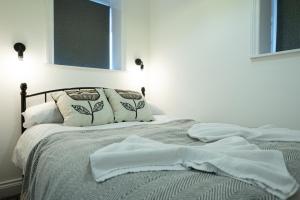 Luxe Eco Retreat-Your Stylish Newcastle Sanctuary