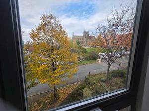 2 bedroom flat with free parking