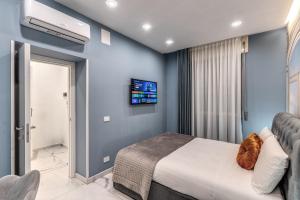 Sanità Naples Central Grand Apartment for 10 Guest