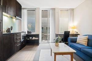CBD Studio with King Bed & Balcony & Gym & Sauna