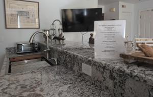 Peaceful Sunny Ski Out Ski In Condo, Parking, Pets