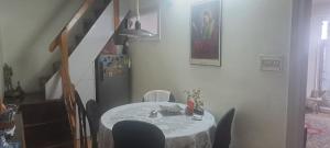 1BHK Central Shimla Boutique Attic Duplex home with valley view for family, Solo Traveler and apt for work from hills