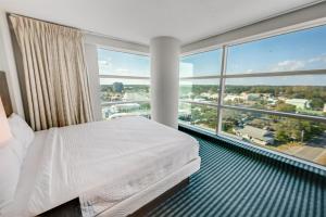 Direct Ocean and City Views, Corner Suite, Pools!