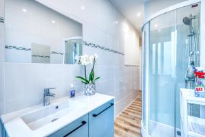 Duplex plein centre ville - 15 pers - 200m2 600m plage !