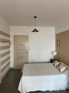 Dto Zona Guemes y Playas un ambiente luminoso con balcon