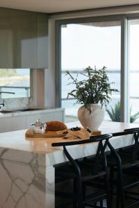 ON THE Rocks - Yambas Ultimate Absolute Beachdirft Residence