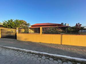 Casa na praia do Quilombo em Penha a 200 metros do mar