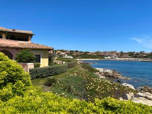 ISA - Luxury apartment Ginepro sea view with common swimming pool just 50 mt from the beach